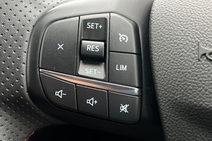 Ford Kuga Photo autoimg-da1d764bb0184b4c72b020eb1c31702d57d7c068.jpg