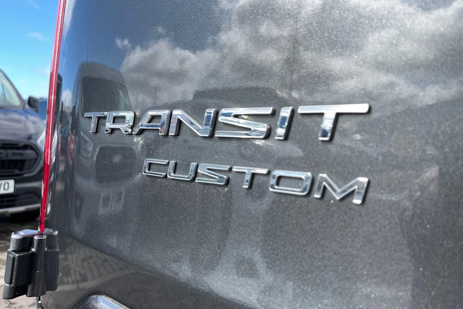 Used FORD TRANSIT CUSTOM NV18BXH 19