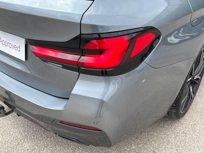 BMW 5 Series Photo 18