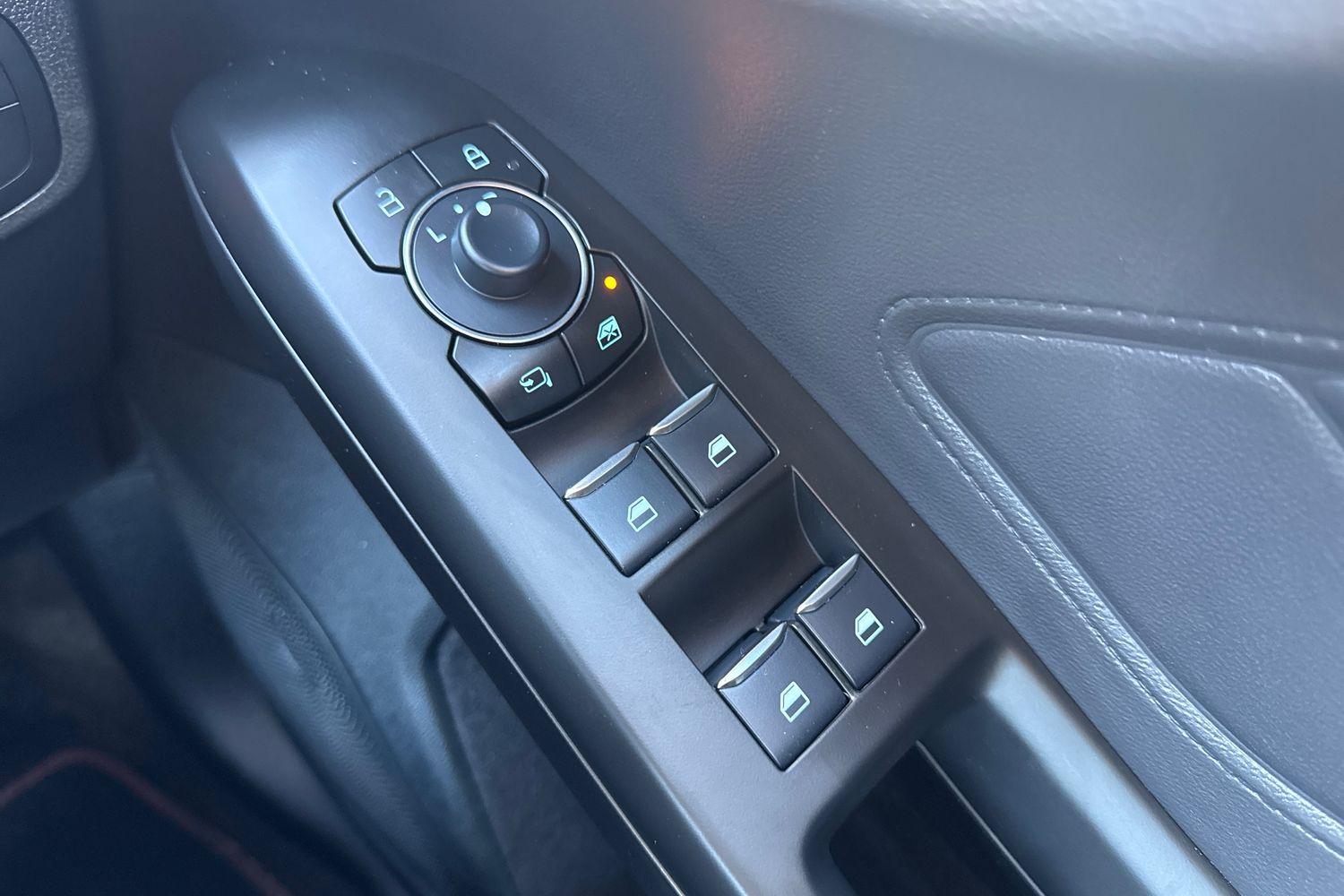 FORD FOCUS Photo 15