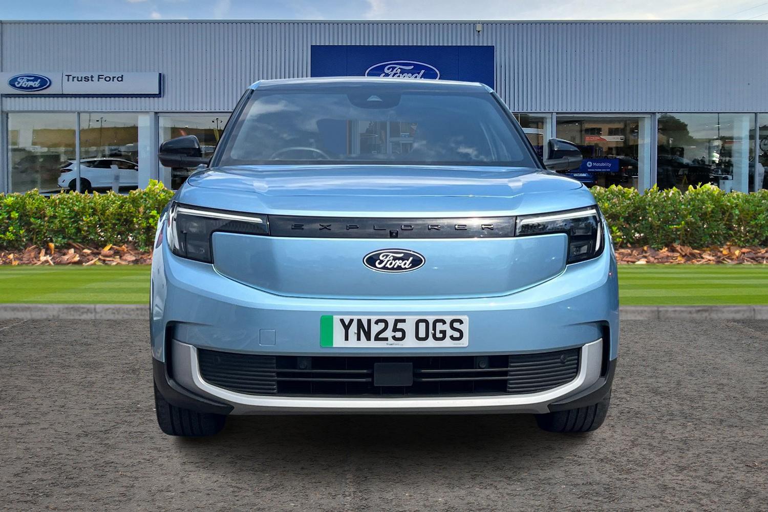 Ford Explorer Photo 5