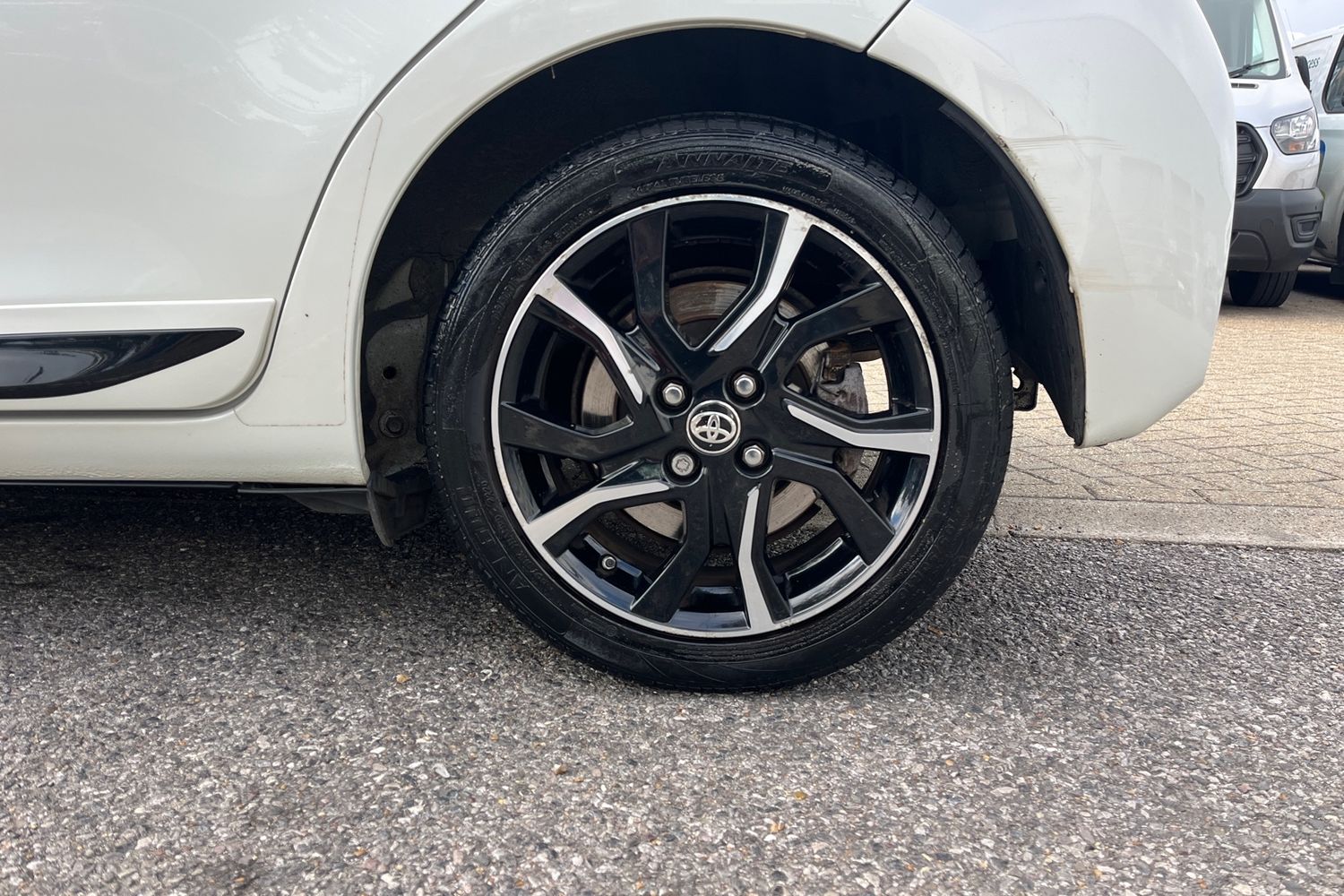 Toyota Yaris Photo 7