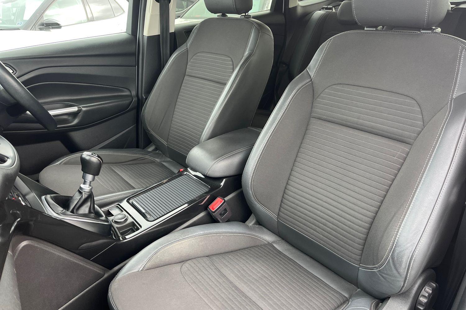 FORD KUGA Photo 18