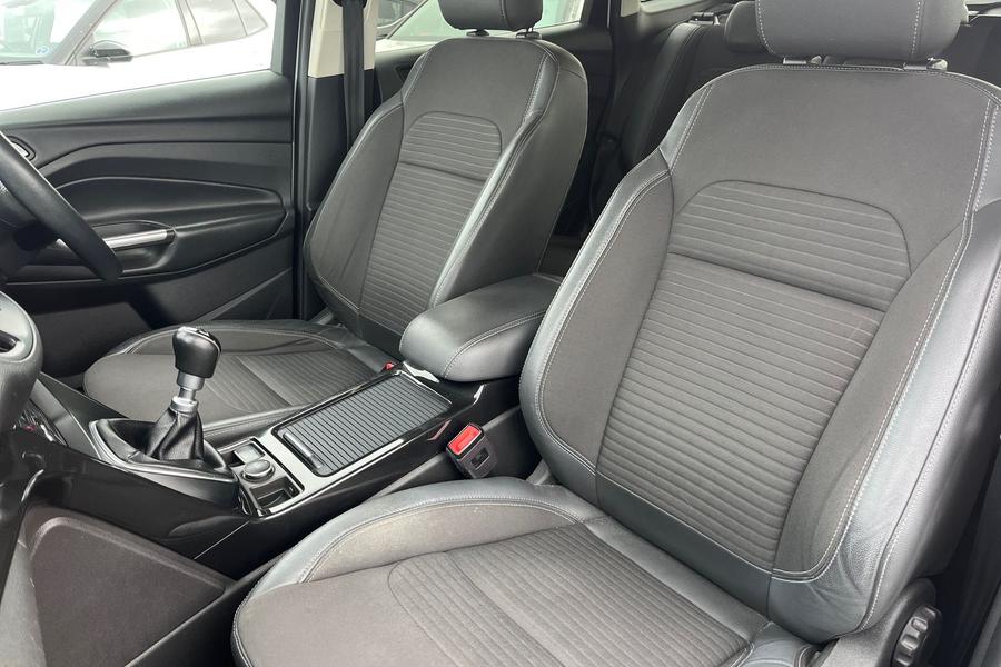FORD KUGA Photo autoimg-da559bfbabc9b4c13d66329a96984878ddd66a75.jpg