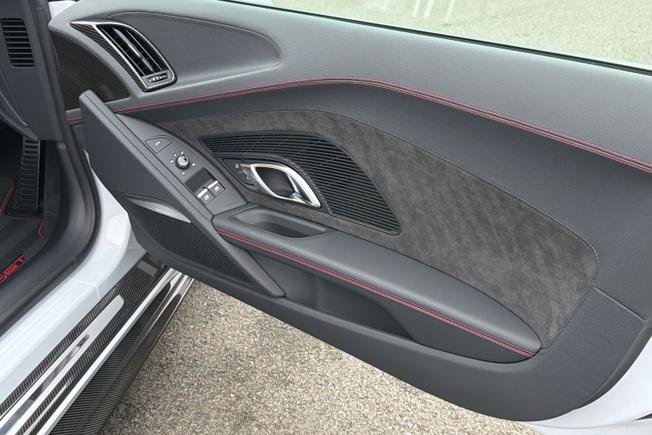 AUDI R8 Photo 35