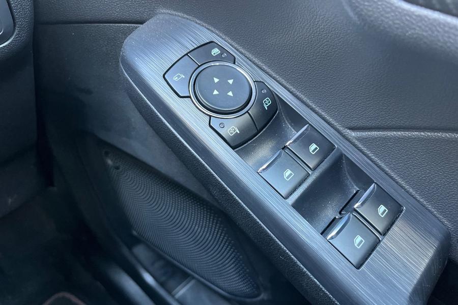 Ford KUGA Photo autoimg-da6aaa54469ea22823aff43b905b534fe98041ad.jpg