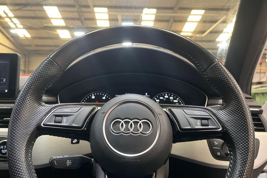 Audi A4 Photo autoimg-da6ba58c00cc5dc45976c9be9ca8369e61daf215.jpg