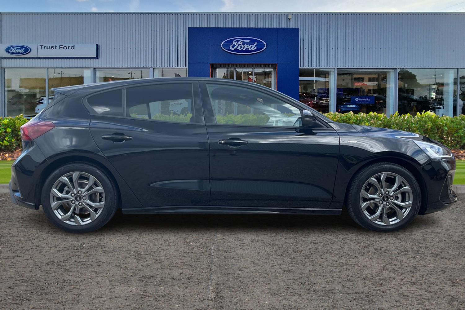 Ford Focus Photo 2