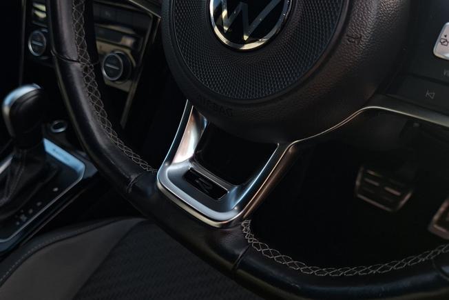 VOLKSWAGEN T-Roc Photo 23