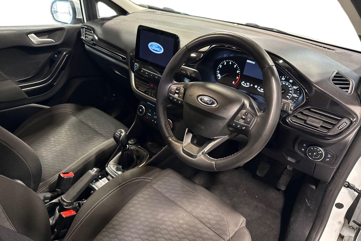 Ford FIESTA Photo 8
