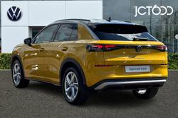 Volkswagen T-Roc Photo 3