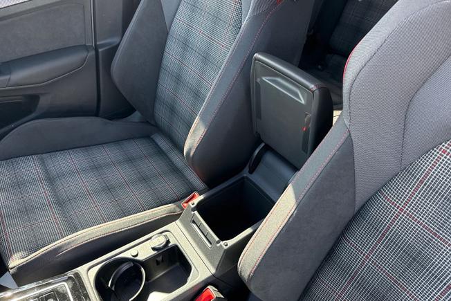 VOLKSWAGEN Golf Photo 47