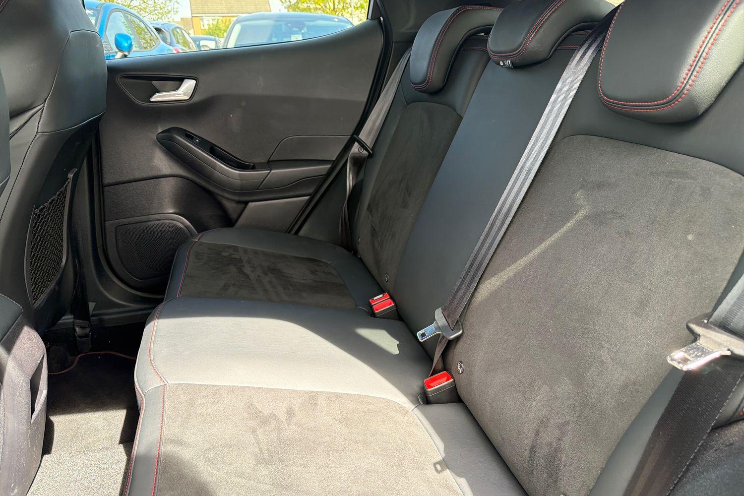 Ford FIESTA Photo 19