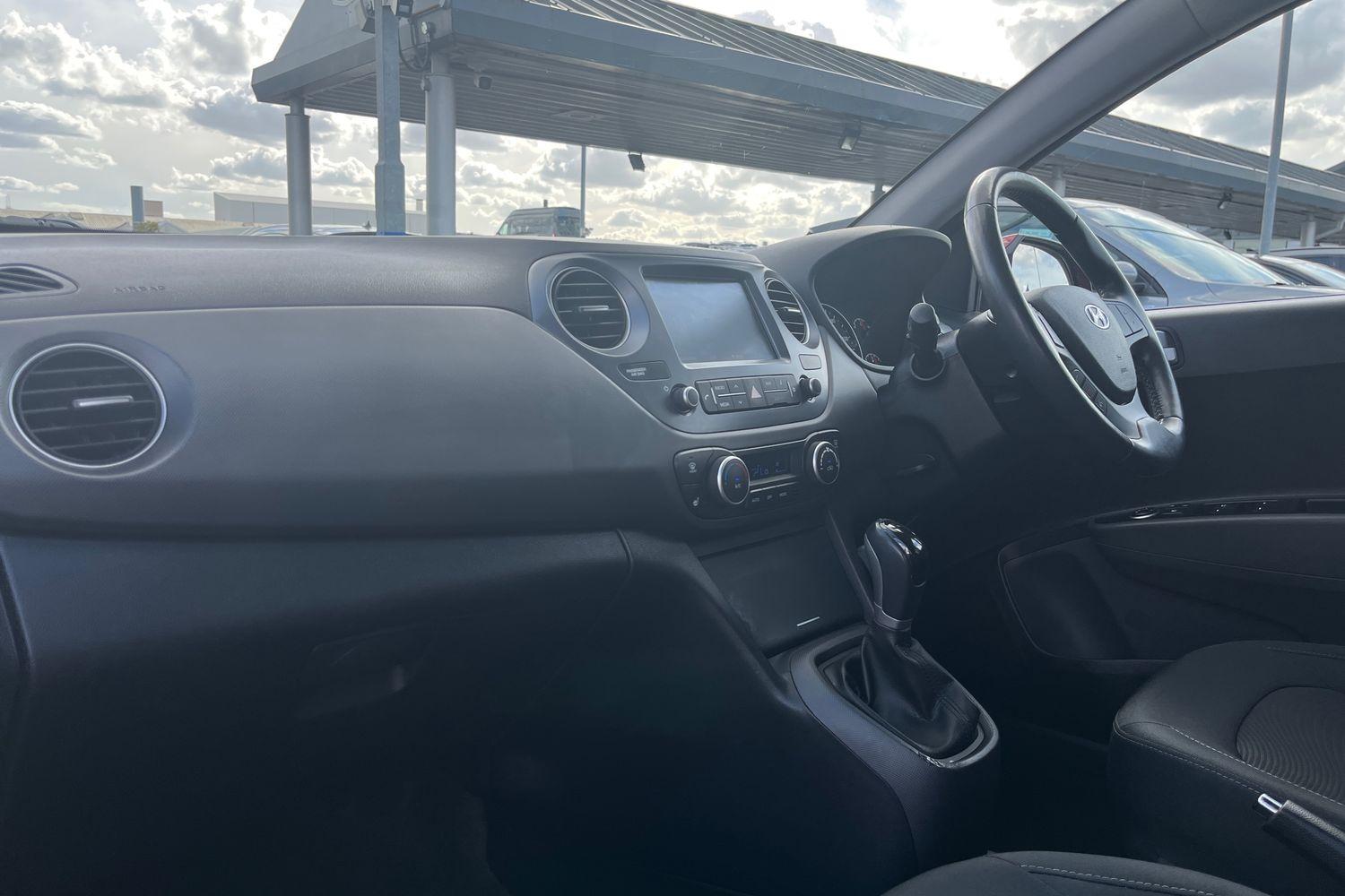Hyundai i10 Photo 17