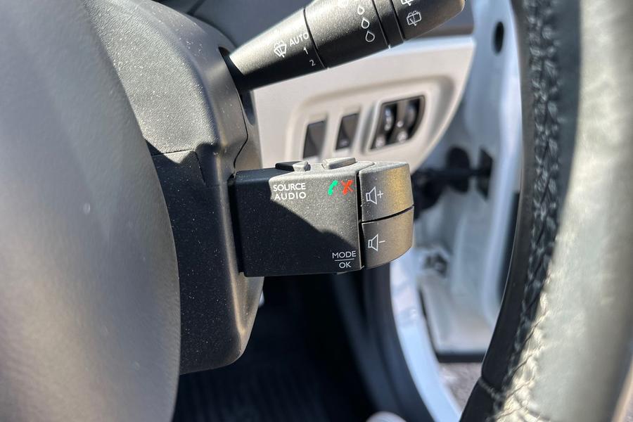 Renault CAPTUR Photo autoimg-da8cad0c63d94c21682145ad18e9a53cb5ba27fd.jpg