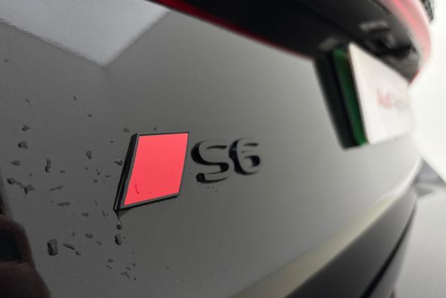 AUDI S6 E-Tron Avant Photo 21