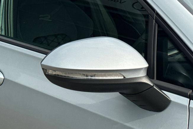 VOLKSWAGEN Golf Photo 20