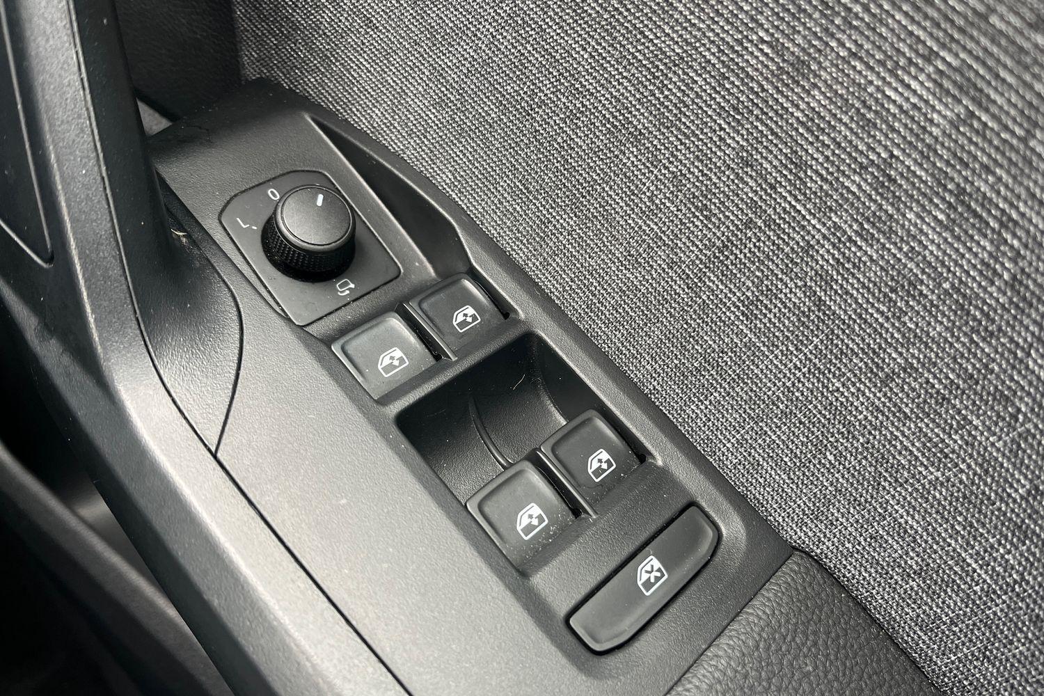 SEAT ARONA Photo 15