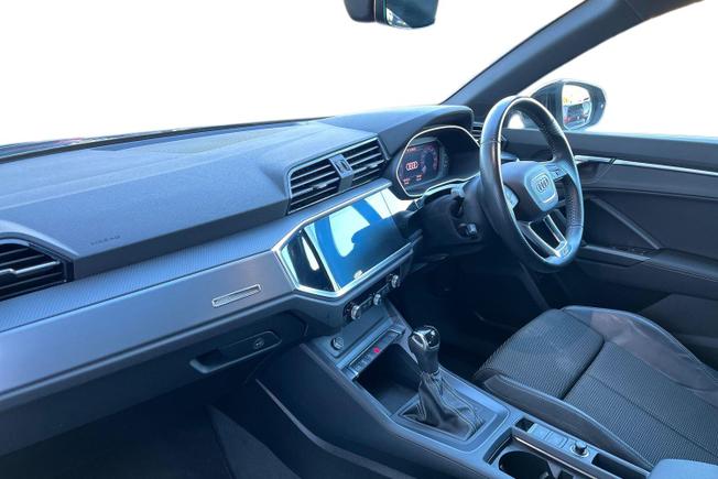 AUDI Q3 Photo 2
