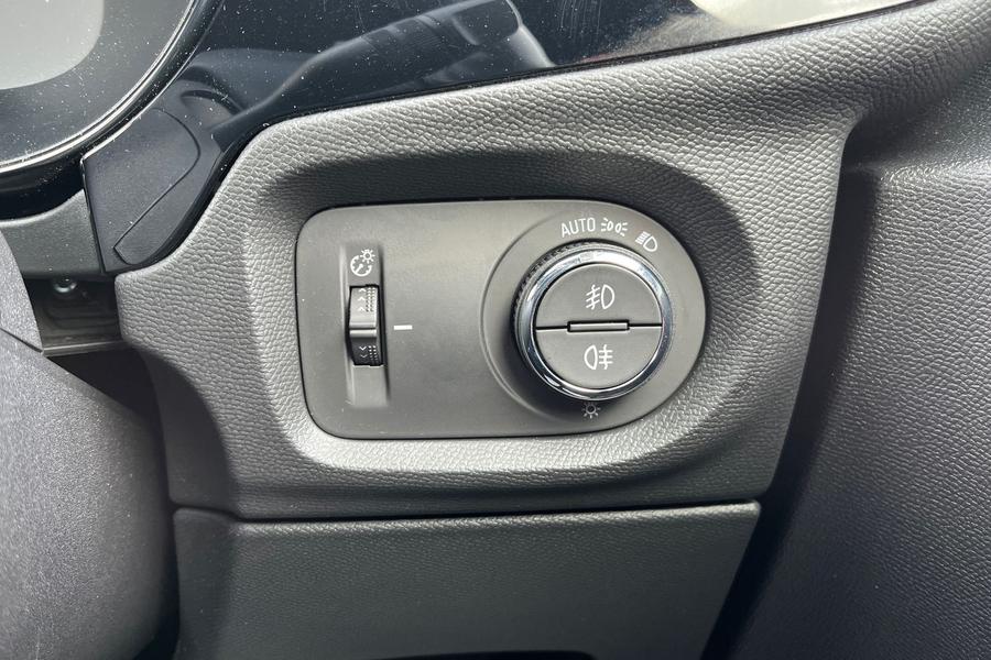 Vauxhall CORSA Photo autoimg-dacf319e089c3ce10722fd14c2517eddb31dfbb2.jpg