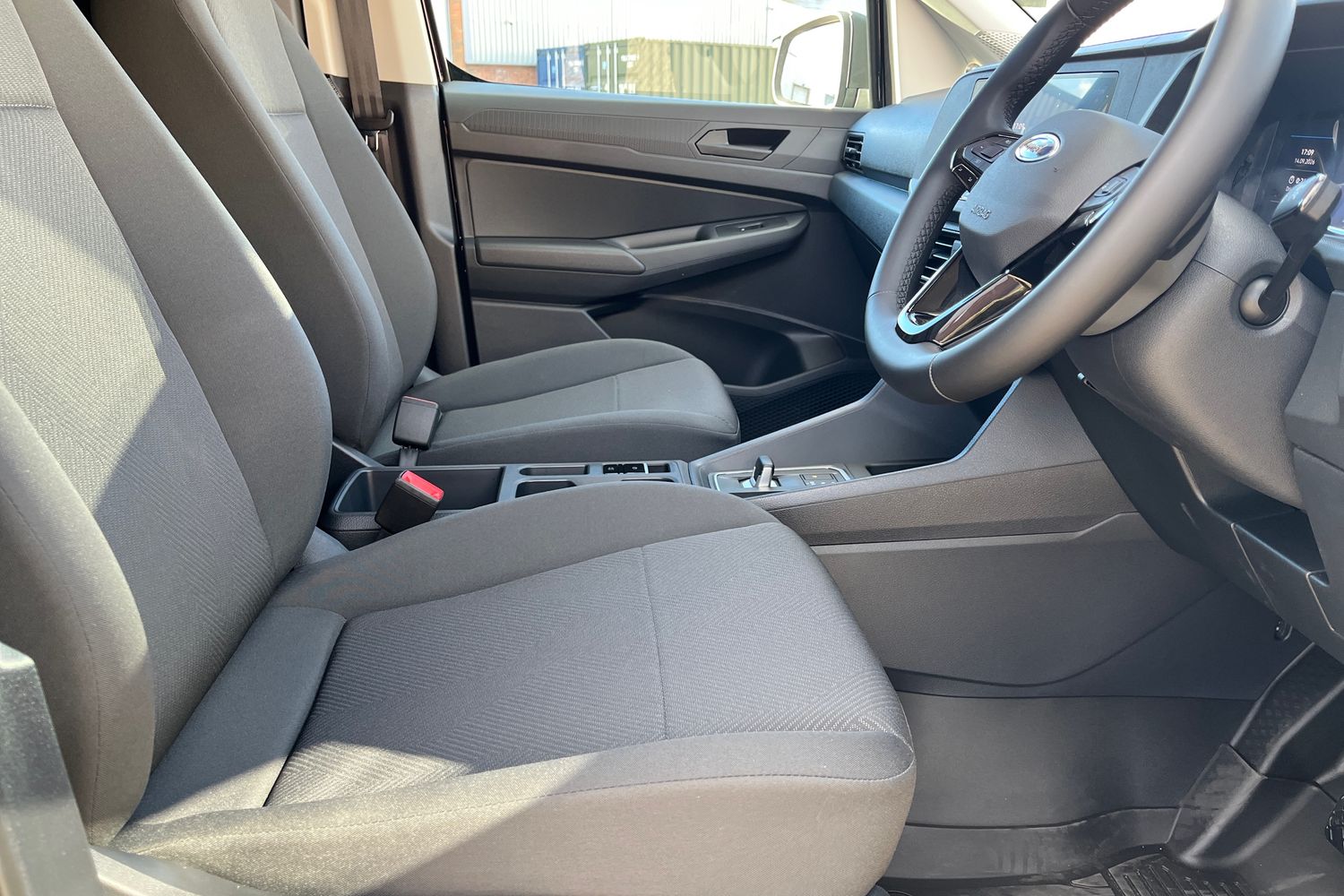 Ford TRANSIT CONNECT Photo 31