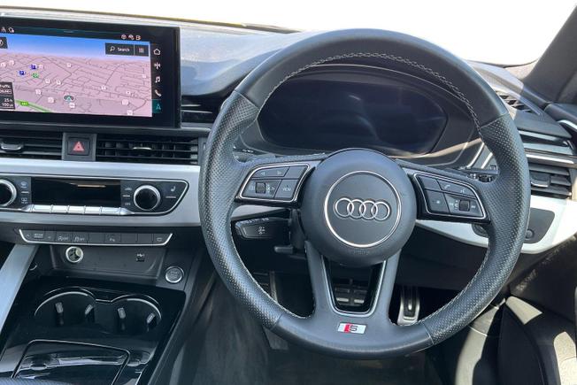 AUDI A4 Photo 11