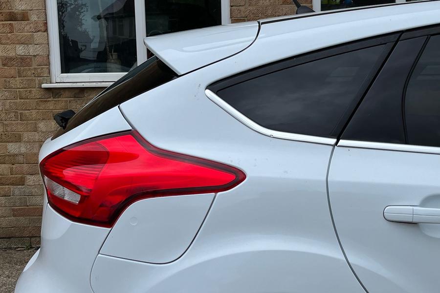 Ford FOCUS Photo autoimg-dad670918d58f2e711ac2760653fdad8dd38209d.jpg