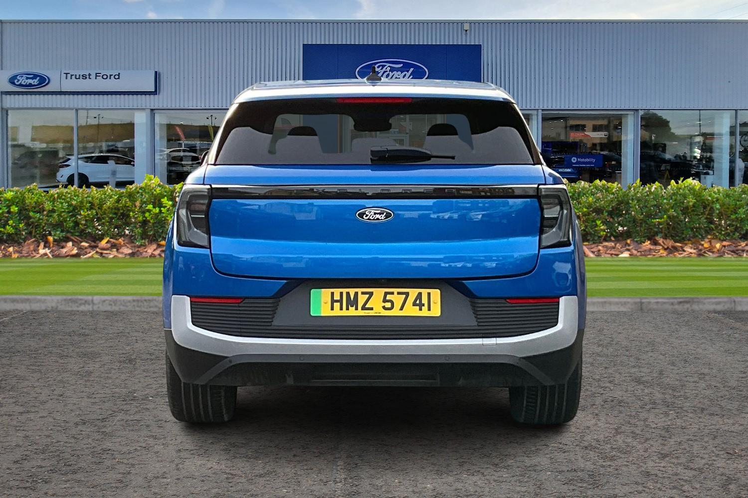 Ford EXPLORER Photo 6