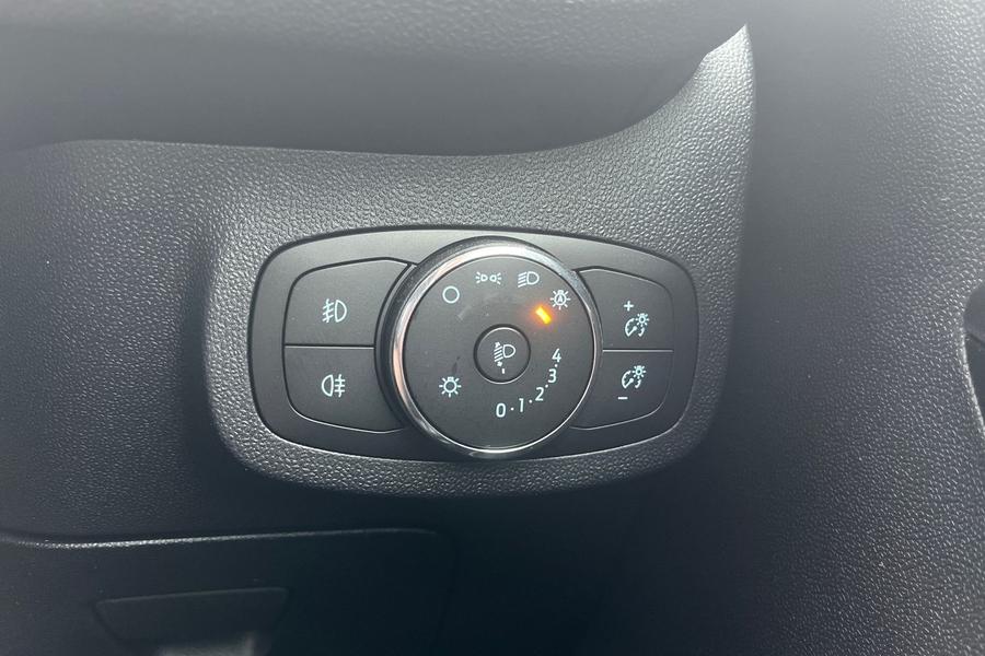 Ford FIESTA Photo autoimg-dadbb4ac107fb2fc2f30c6b233db8ab20e4d5195.jpg