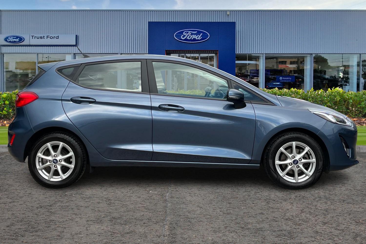 Ford FIESTA Photo 2