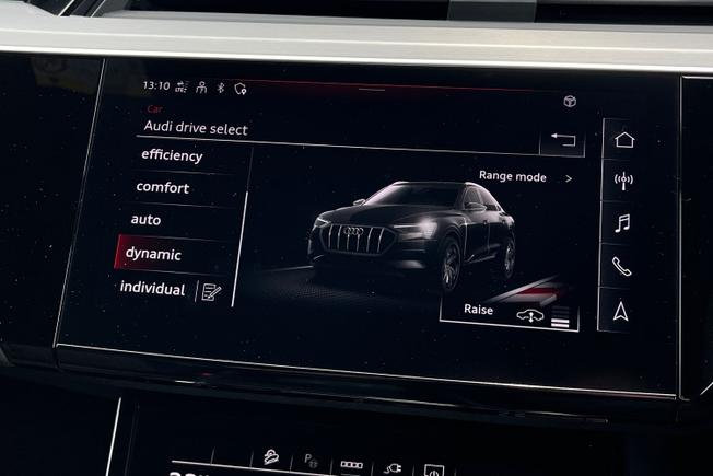AUDI Q8 E-Tron Photo 33