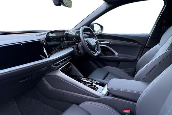 AUDI Q5 SUV Photo 2