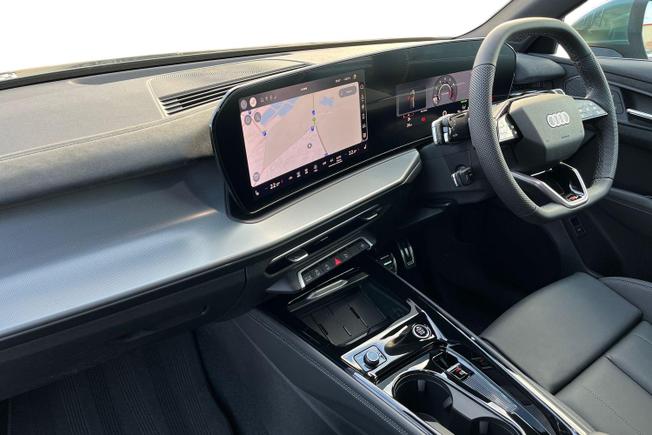AUDI Q3 Photo 2
