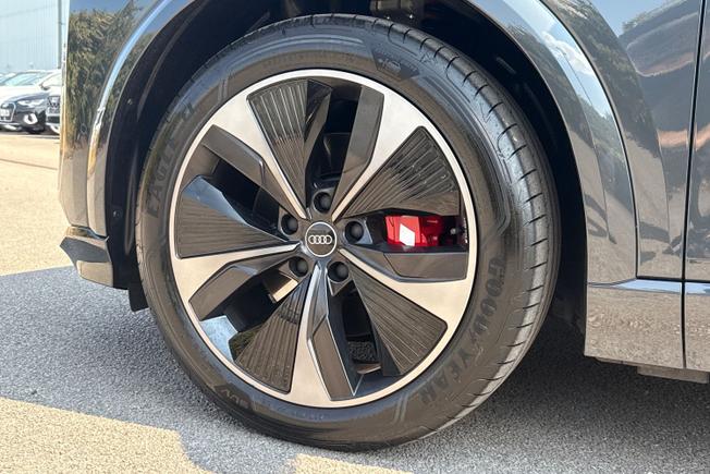 AUDI Sq6 E-Tron Photo 23