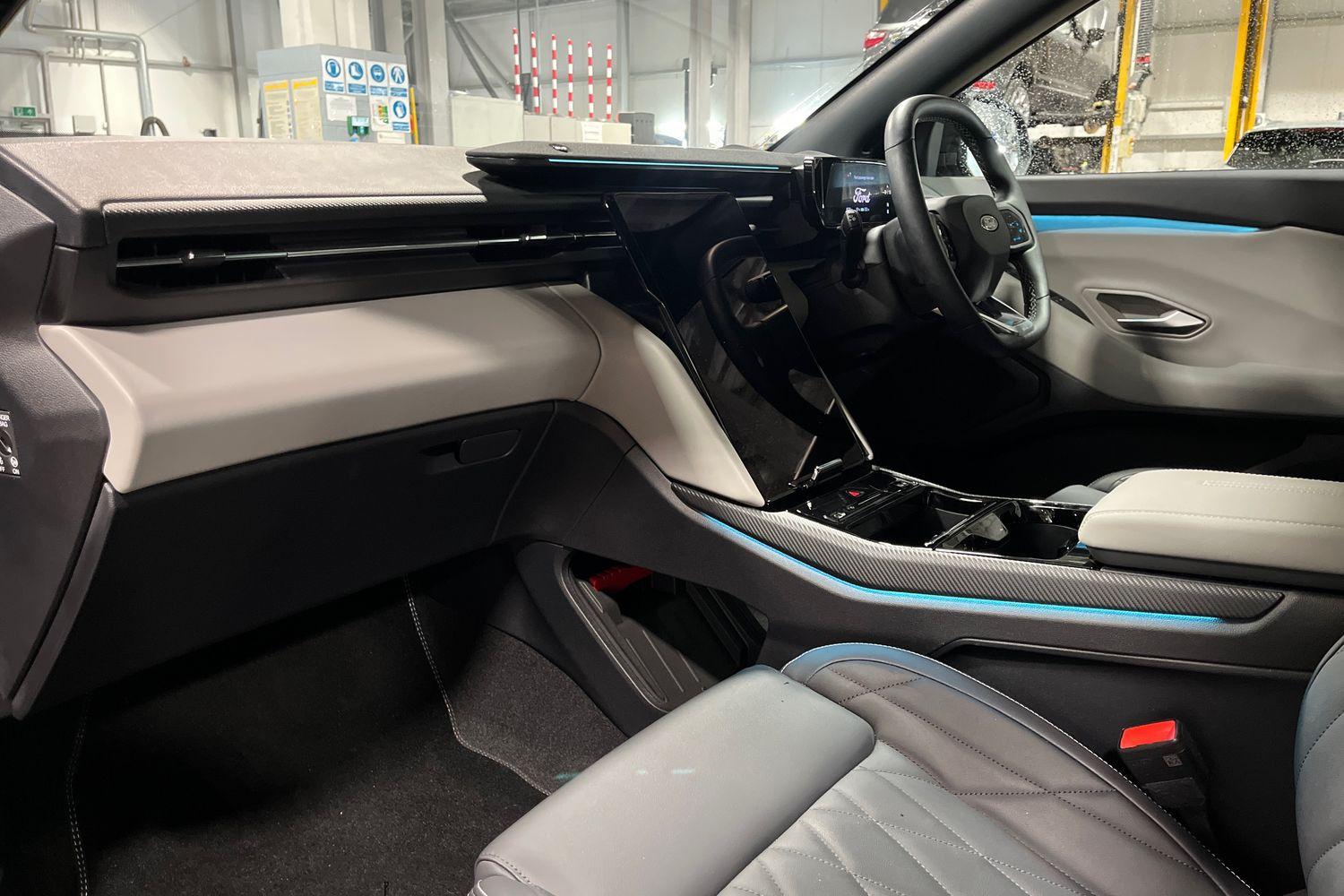 Ford Explorer Photo 17