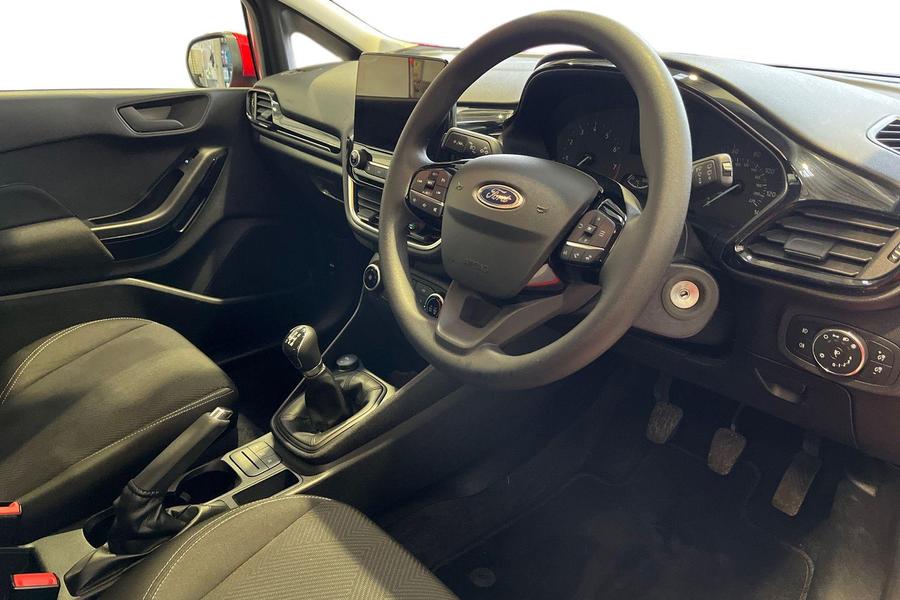 Ford FIESTA Photo autoimg-daeb300e127a7e70de1ce79bfb44abeef21445f7.jpg