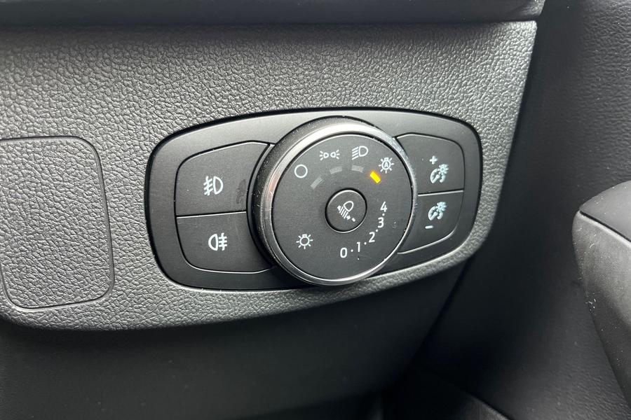 Ford FOCUS Photo autoimg-dafa68680fa9e5bd57725b7944c7f9b1f9af5108.jpg