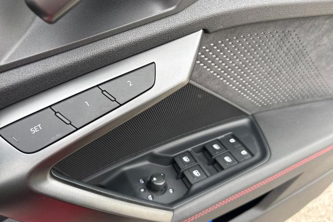 Audi RS3 Photo 33