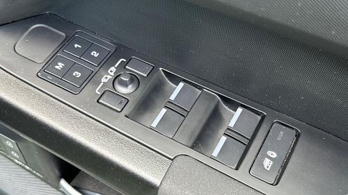 Land Rover Defender Photo autoimg-db013deddba91e70c11f1798df856929d3095c72.jpg