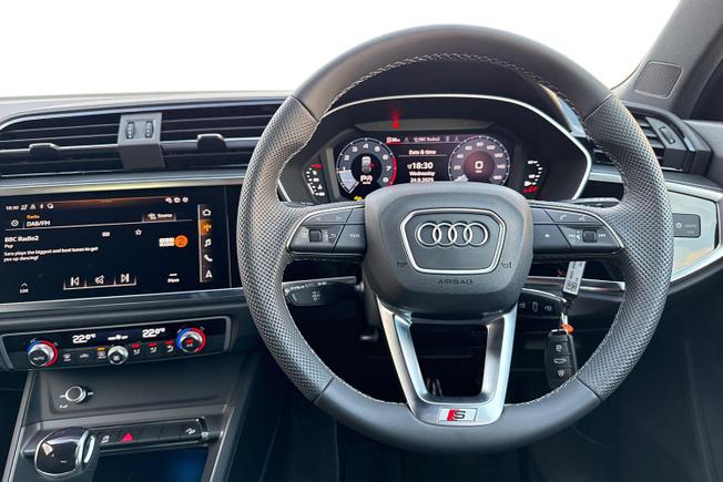 AUDI Q3 Photo 11
