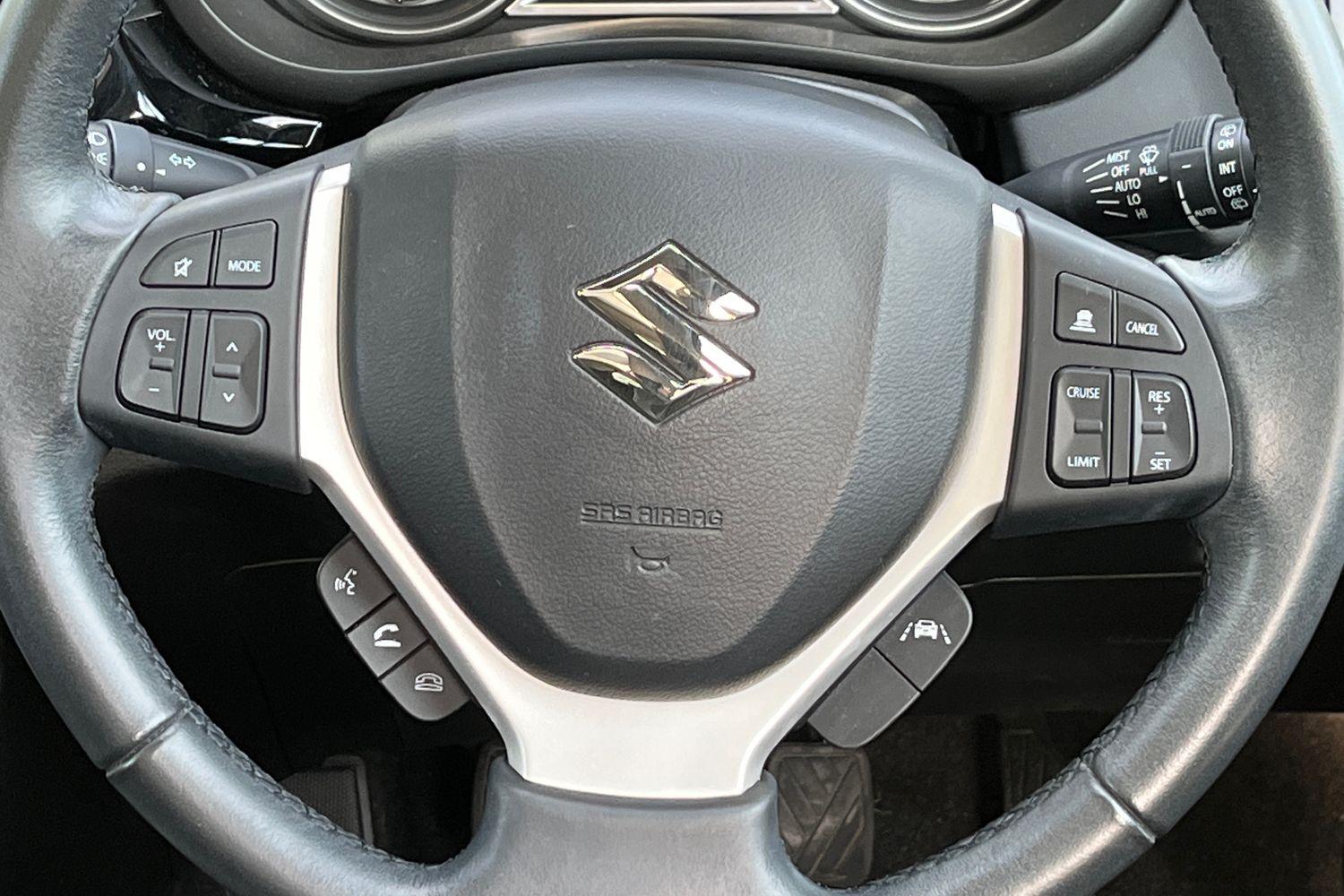 Suzuki S-Cross Photo 11
