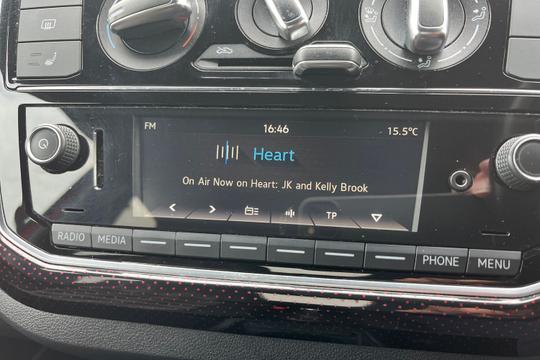 Volkswagen up! Photo autoimg-db0f09f4ec4ec62a548648b1ee21ad5022d71d8d.jpg