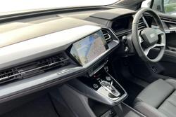 AUDI Q4 e-tron Photo 2