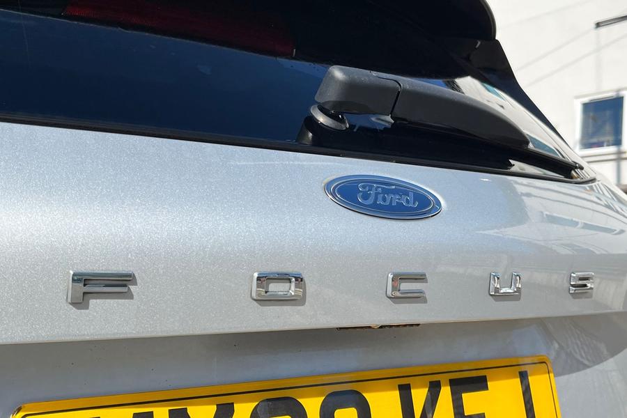Ford FOCUS Photo autoimg-db129499975aee7be834edba44e097d5e969f5ab.jpg