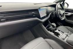 VOLKSWAGEN Touareg Photo 2