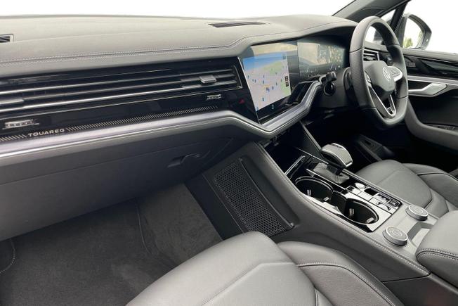 VOLKSWAGEN Touareg Photo 2