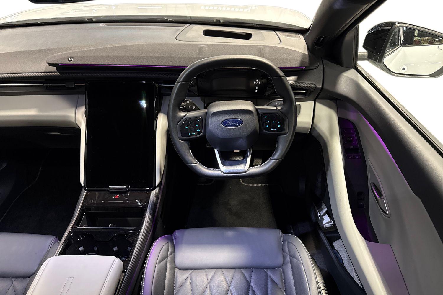 Ford Explorer Photo 10