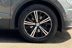 VOLKSWAGEN Tiguan Photo 5