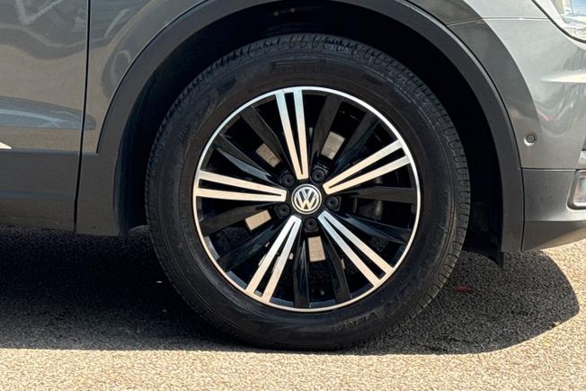 VOLKSWAGEN Tiguan Photo 5