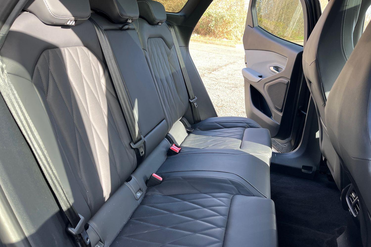 Ford EXPLORER Photo 36